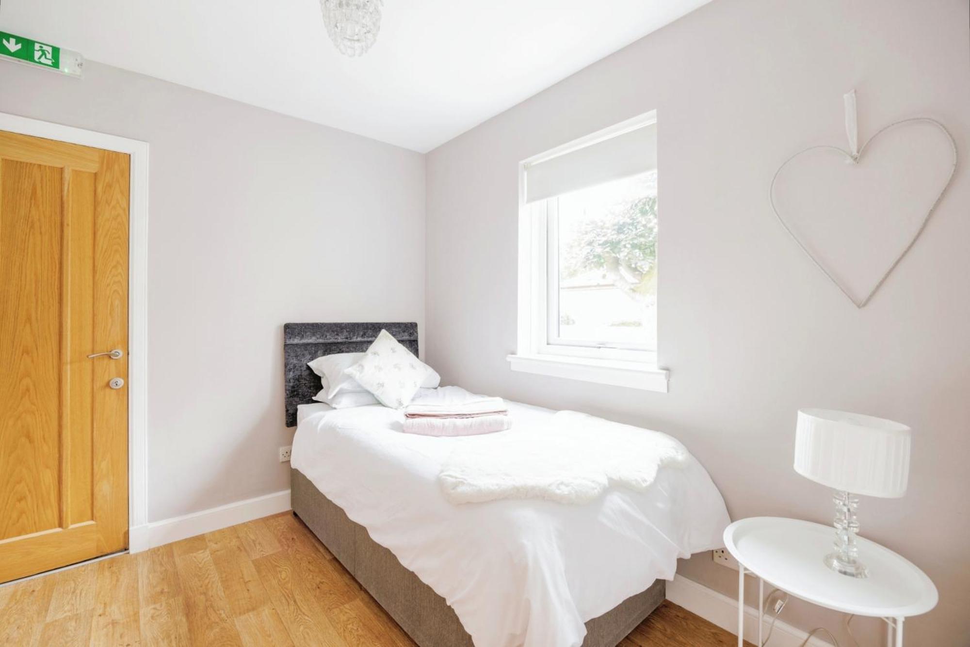 Cosy Modern 2 Bed Garden View Appartment, Parking, Tv Wifi Aberdeen Bagian luar foto